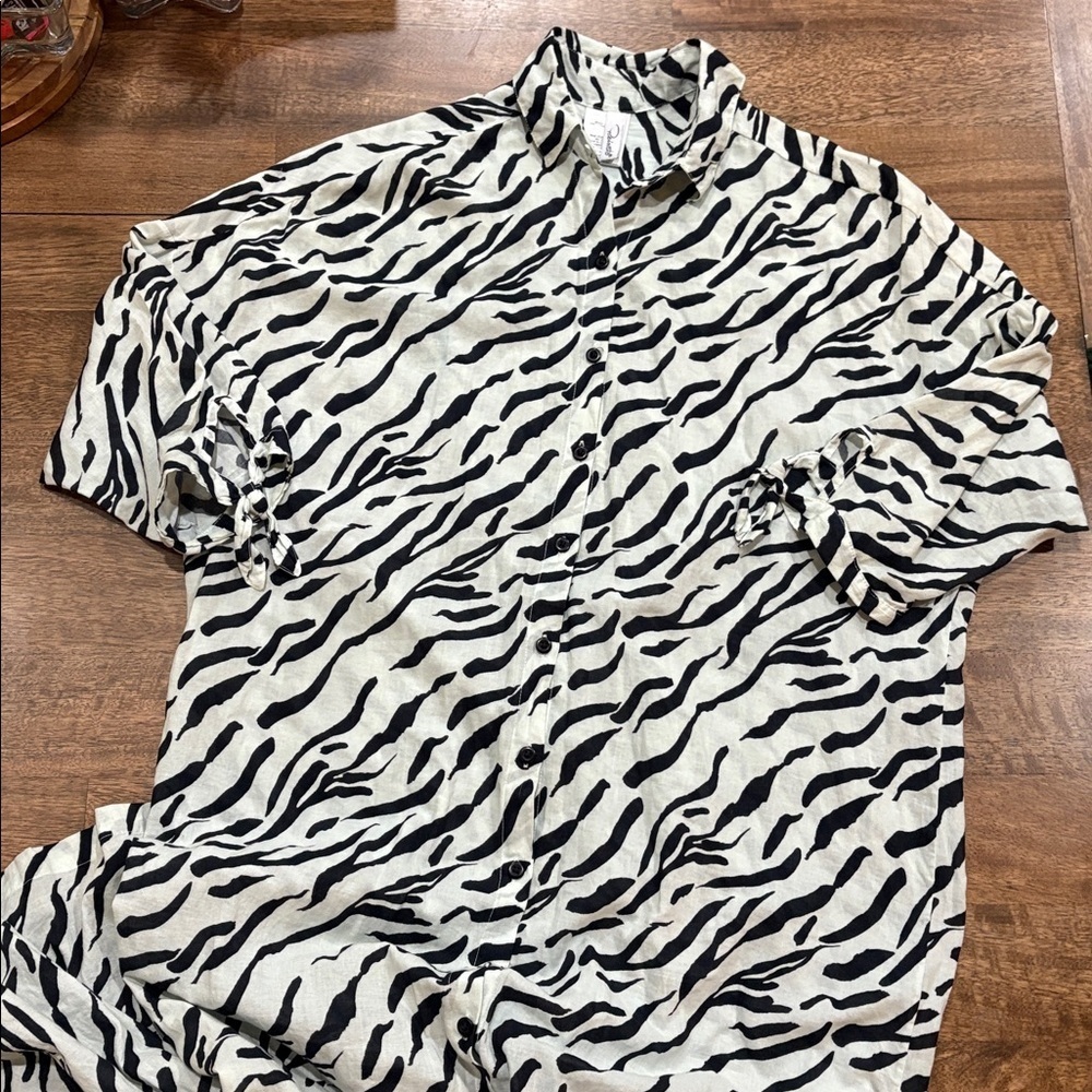 Peixoto Maxi Cover Up Dress One Size. Side slits. Lightweight.  Zebra pattern